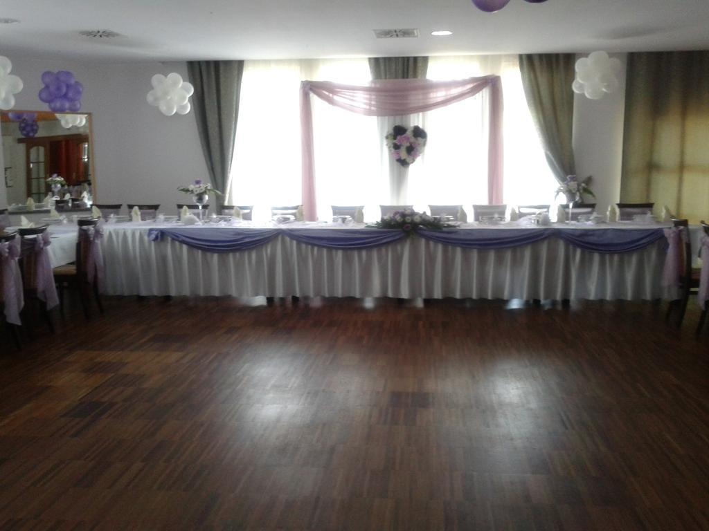 Hotel E-Lektor Моронг Екстериор снимка